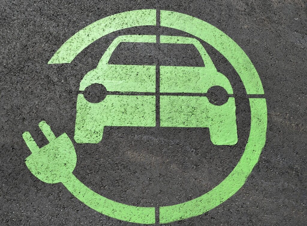 2025 전기차 리콜 관련 EV charging station sign